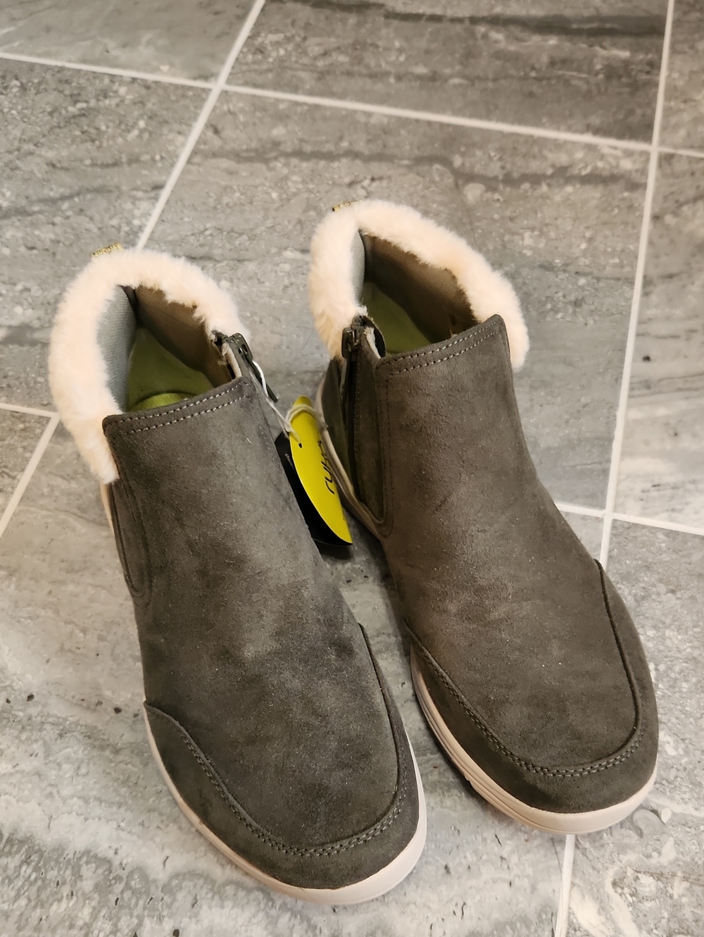 Ryka Green Slip-On Ankle Sneakers with Faux Fur Trim Size 9